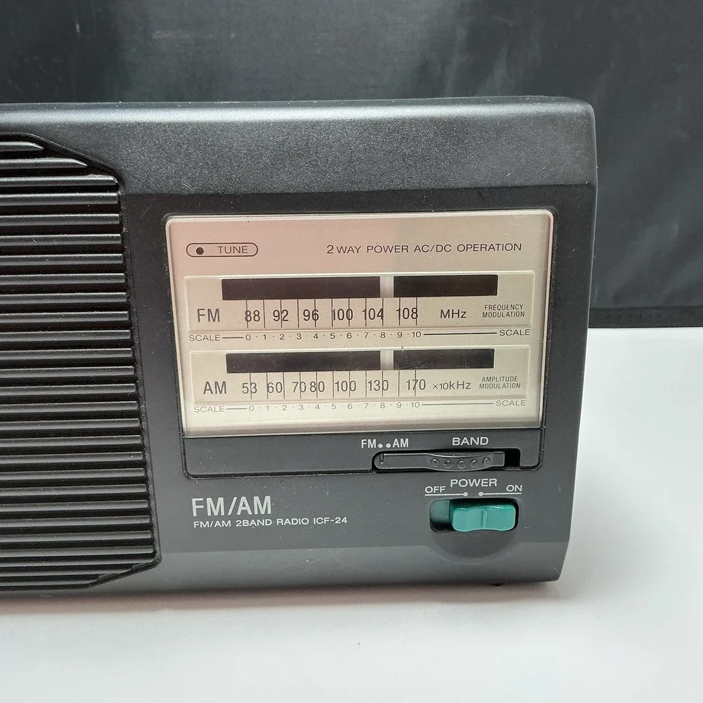 Vintage Sony FM/AM 2 BAND Radio ICF-24 Portable 4 AA Batteries or Power Cord